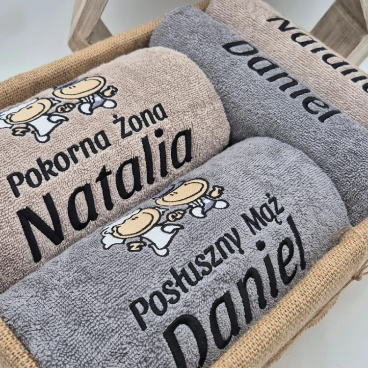 prezent-na-slub-4-reczniki-w-koszu-pokorna-zona-posluszny-maz-b.jpg