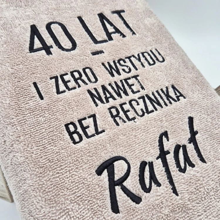 40-lat-i-zero-wstydu-nawet-bez-recznika-e.jpg
