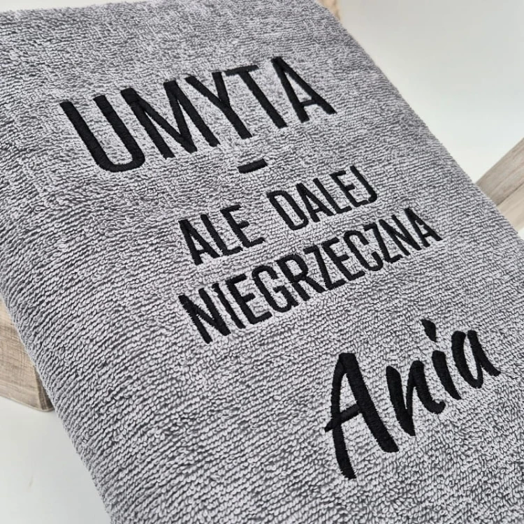 umyta-ale-dalej-niegrzeczna-b.jpg