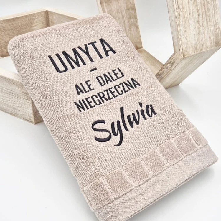 umyta-ale-dalej-niegrzeczna-c.jpg
