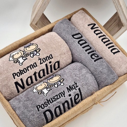 prezent-na-slub-4-reczniki-w-koszu-pokorna-zona-posluszny-maz-a.jpg