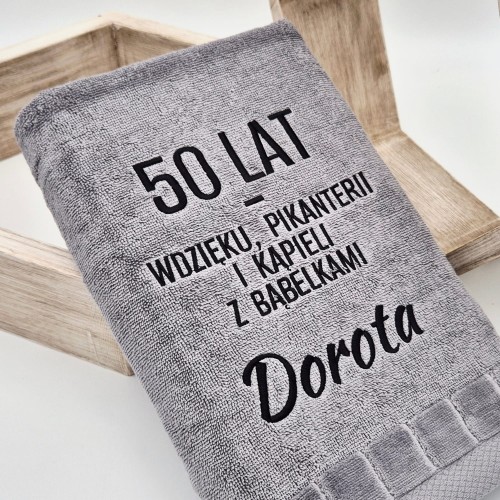 50-lat-wdzieku-pikanterii-i-kapieli-z-babelkami-a.jpg