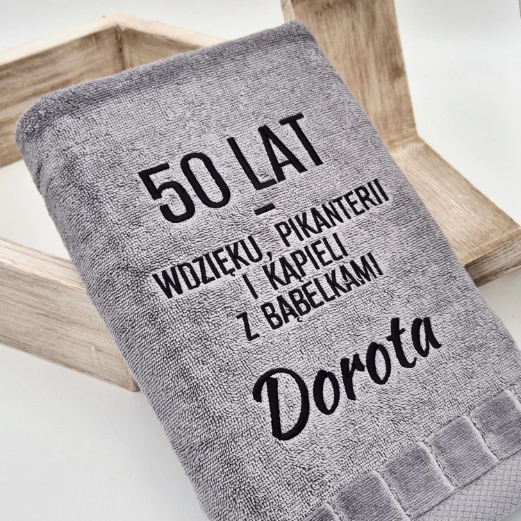 50-lat-wdzieku-pikanterii-i-kapieli-z-babelkami-a.jpg