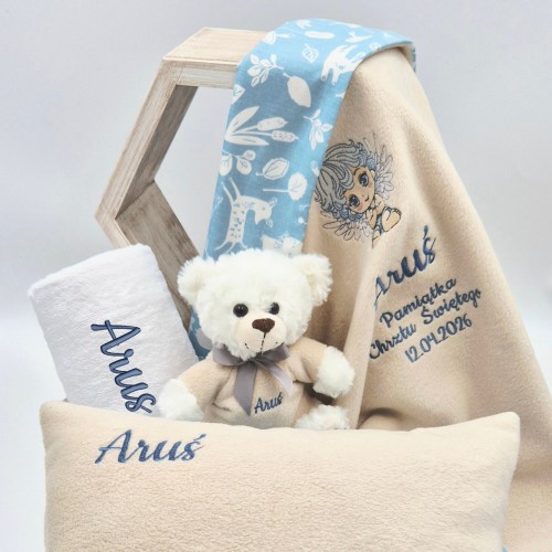 KOCYK PODUSZKA RĘCZNIK i MIŚ z imieniem MAŁY ANIOŁEK Pamiątka Chrztu  dla chłopca