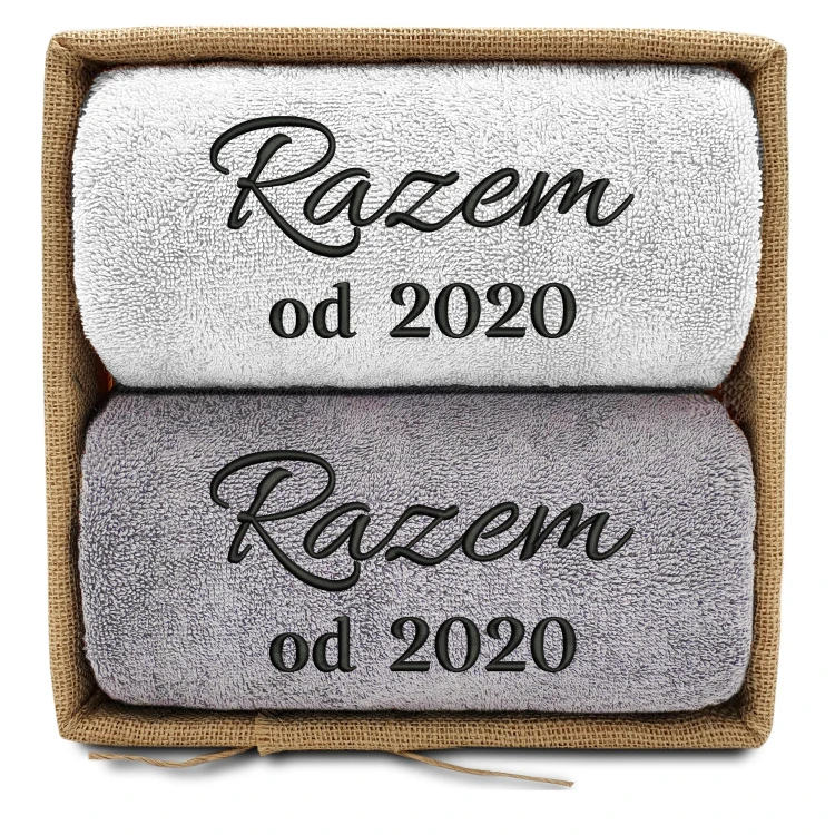razem-prezent-na-slub-2-reczniki-w-koszu-bialy-szary.jpg