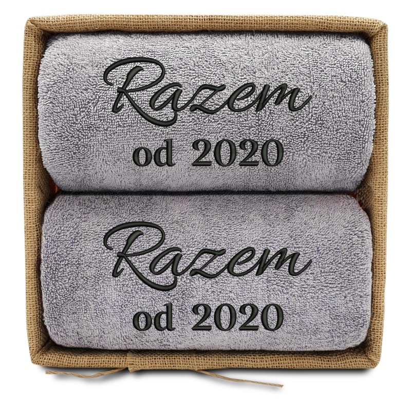 razem-prezent-na-slub-2-reczniki-w-koszu-szary.jpg