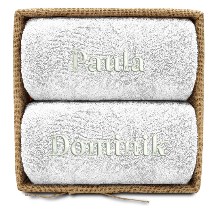 imiona-minimalistyczne-prezent-na-slub-2-reczniki-w-koszu-bialy.jpg