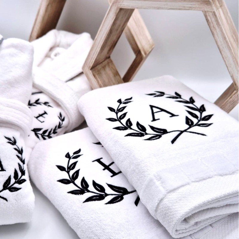 szlafrok-personalizowany-na-prezent-urodzinowy-monogram-lisc-laurowy-b.jpg