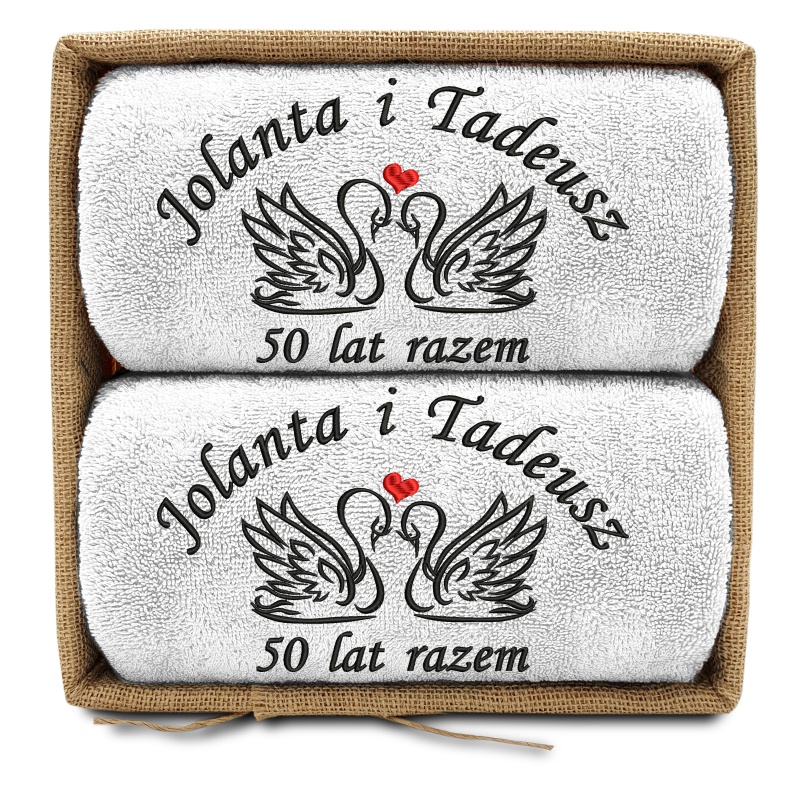 prezent-na-rocznice-slubu-2-reczniki-w-koszu-labedzie-bialy.jpg