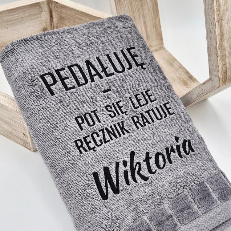 pedaluje-pot-sie-leje-recznik-ratuje.jpg