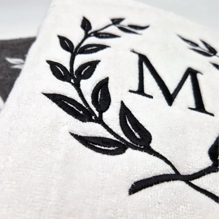 recznik-z-monogramem-lisc-laurowy-1.jpg