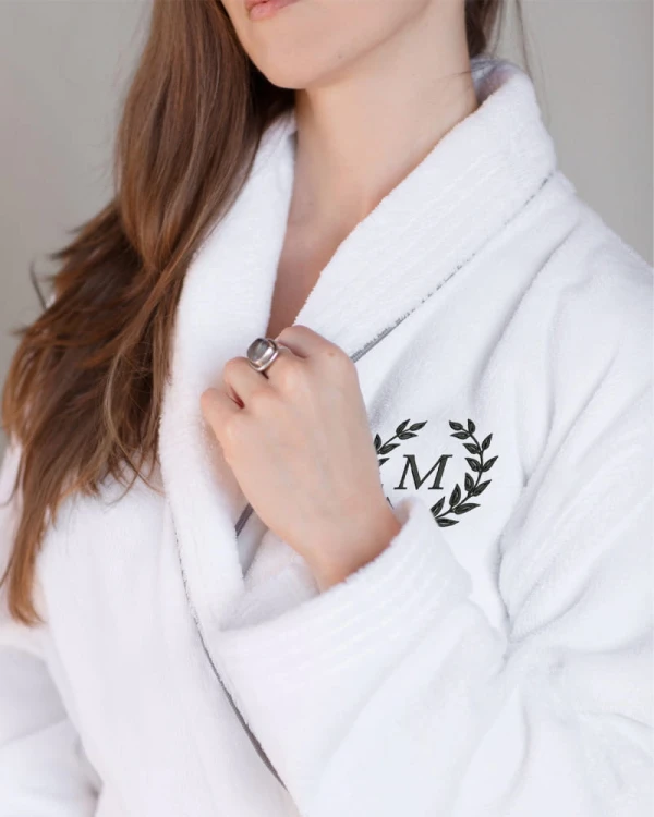 szlafrok-personalizowany-na-prezent-urodzinowy-monogram-lisc-laurowy-7.jpg