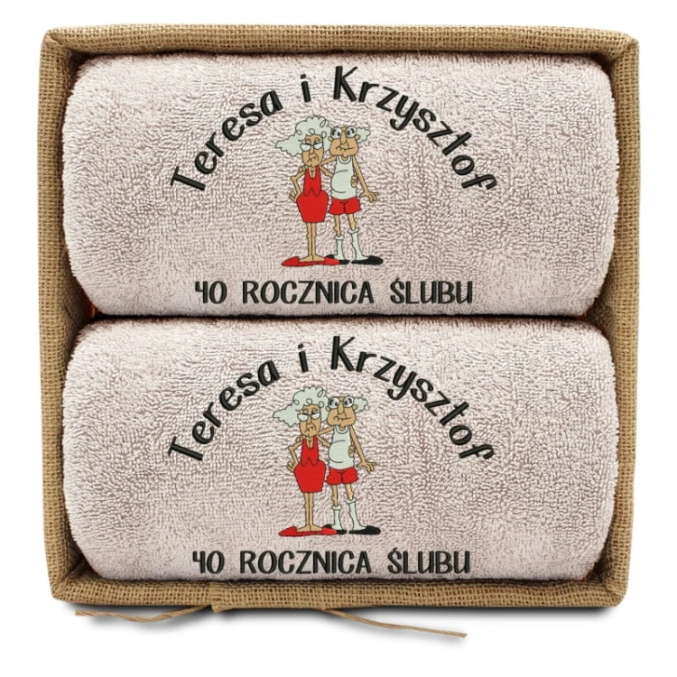 jubilaci-w-kapciach-2-reczniki-w-koszu-piaskowy.jpg
