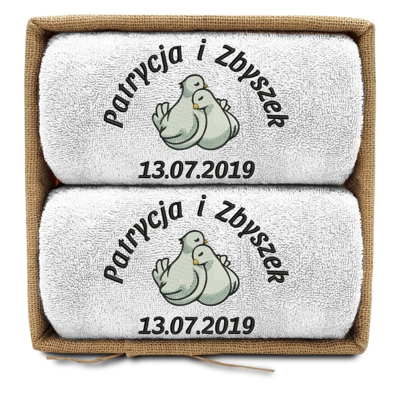 prezent-slubny-2-reczniki-w-koszu-golebie-bialy.jpg