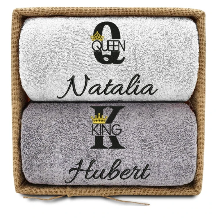 prezent-na-slub-2-reczniki-w-koszu-queen-king-bialy-szary.jpg
