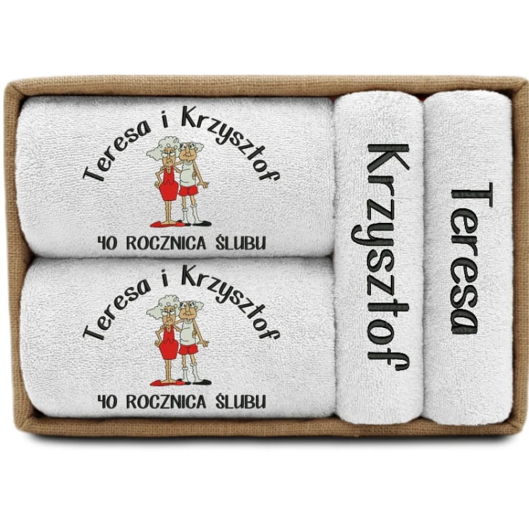 jubilaci-w-kapciach-4-reczniki-w-koszu-bialy.jpg
