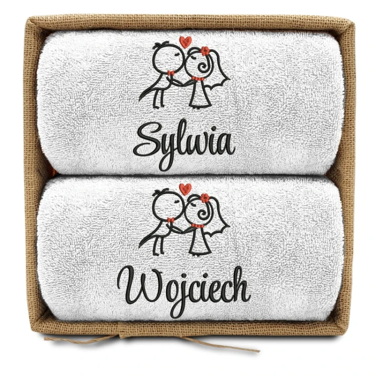 prezent-na-slub-2-reczniki-w-koszu-pocalunek-pary-mlodej-bialy.jpg
