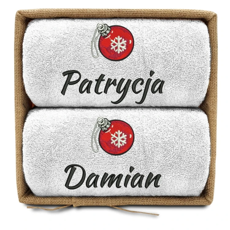 komplet-recznikow-swiatecznych-z-imionami-w-koszu-bombki-bialy.jpg